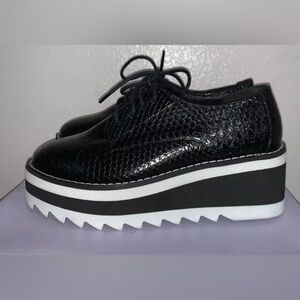 Madden Girl Women's Platform Faux Snake Skin Black/White Shoes in size 7.5 NEW!